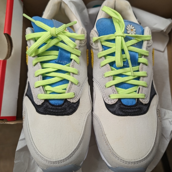 EUC Nike Air Max 1 "Speed Yellow" Daisy Design - Picture 6 of 6